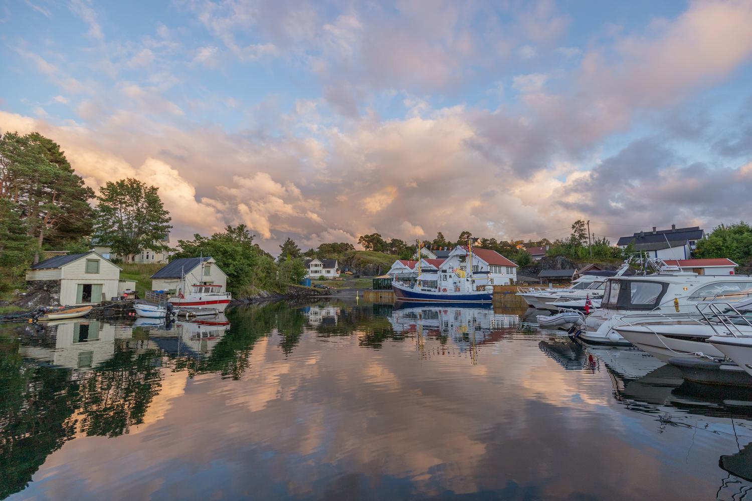 Kulleseidkanalen Gjestehamn Bomlo Bagian luar foto